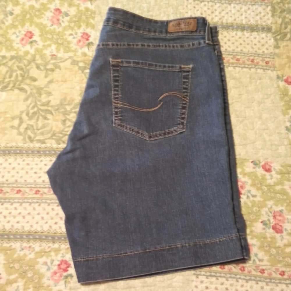 Levi's Signature Denim Shorts size 16